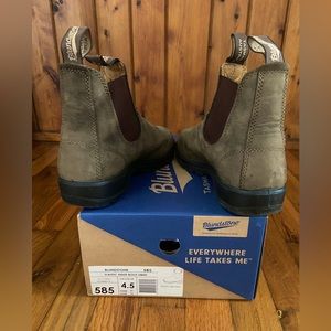 Blundstone women’s boots, size 7. Good boots. Worn gently.